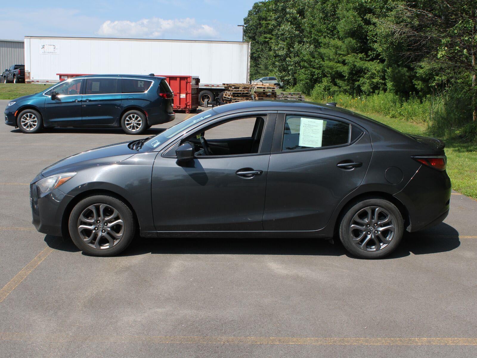 2019 Toyota Yaris Sedan LE