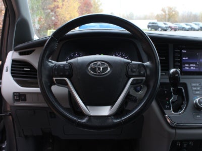 2019 Toyota Sienna XLE