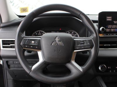 2022 Mitsubishi Outlander ES