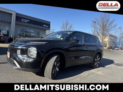 2025 Mitsubishi Outlander SE