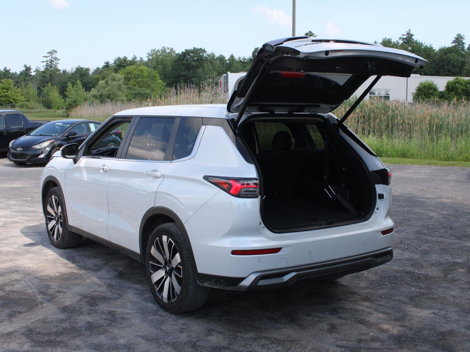 2025 Mitsubishi Outlander SE