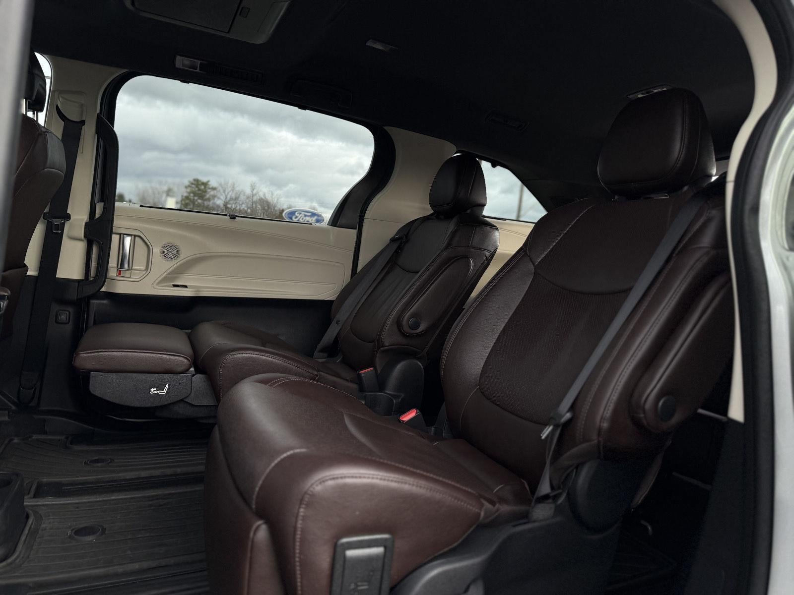 2022 Toyota Sienna Platinum