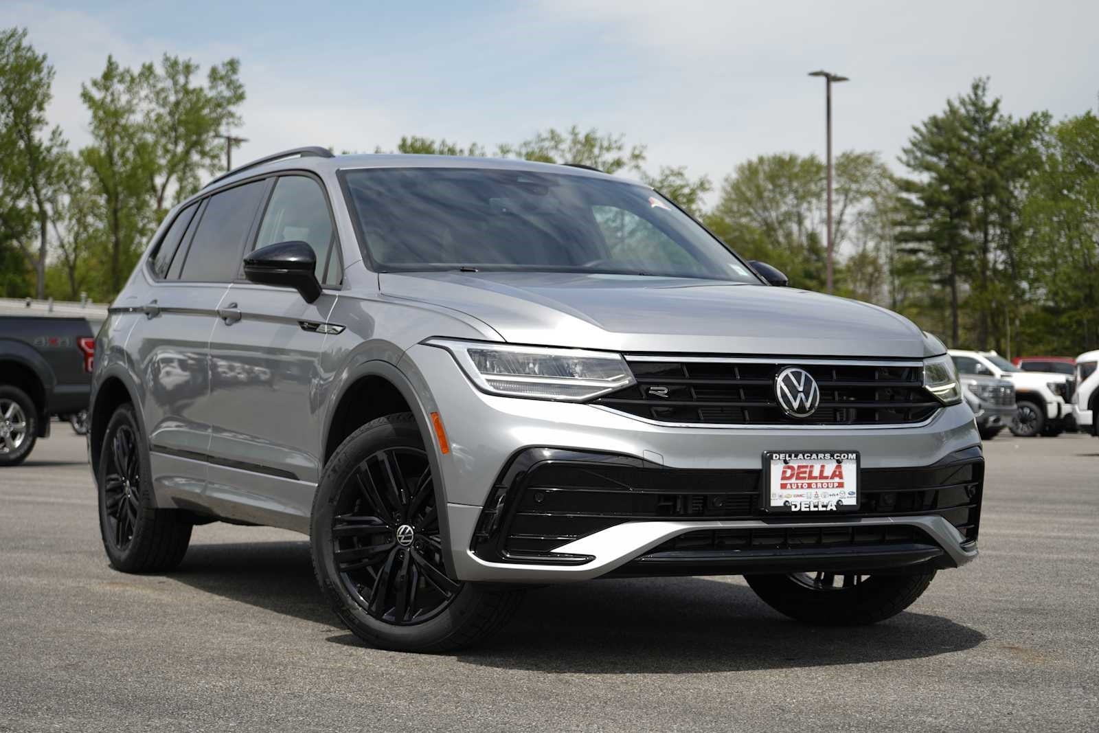 2022 Volkswagen Tiguan SE R-Line Black