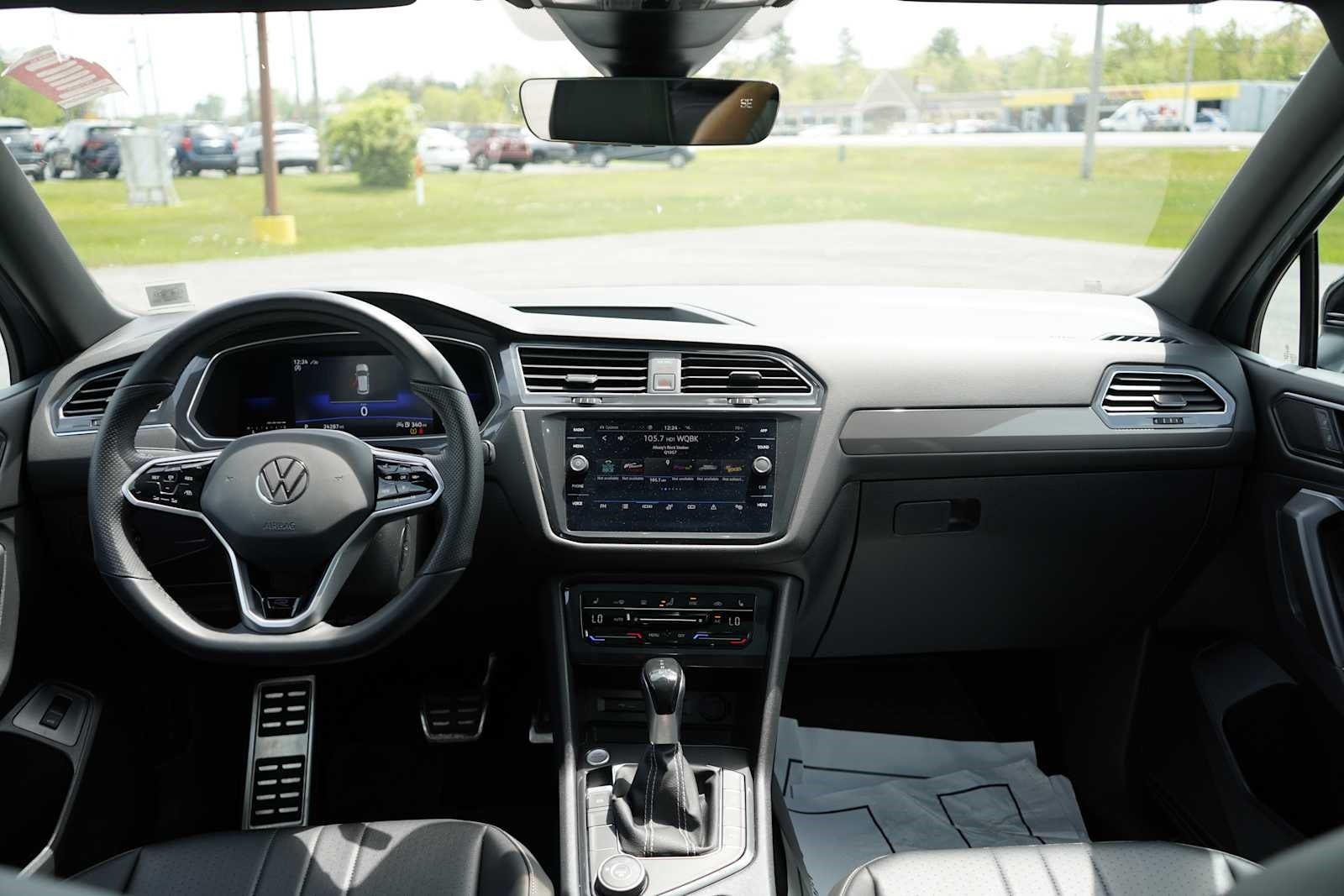 2022 Volkswagen Tiguan SE R-Line Black