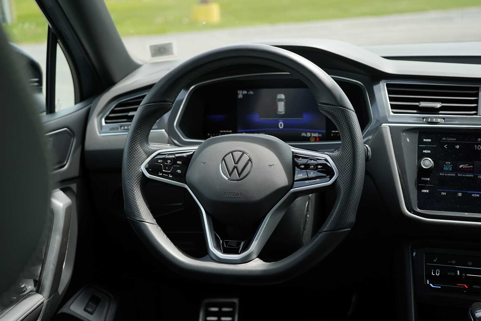 2022 Volkswagen Tiguan SE R-Line Black