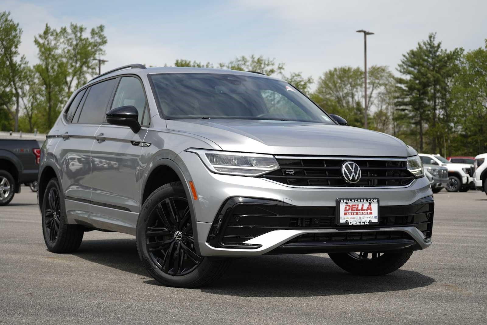 2022 Volkswagen Tiguan SE R-Line Black