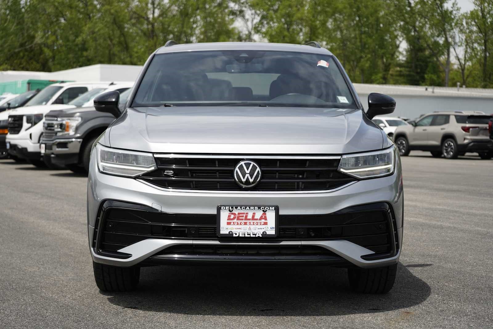 2022 Volkswagen Tiguan SE R-Line Black