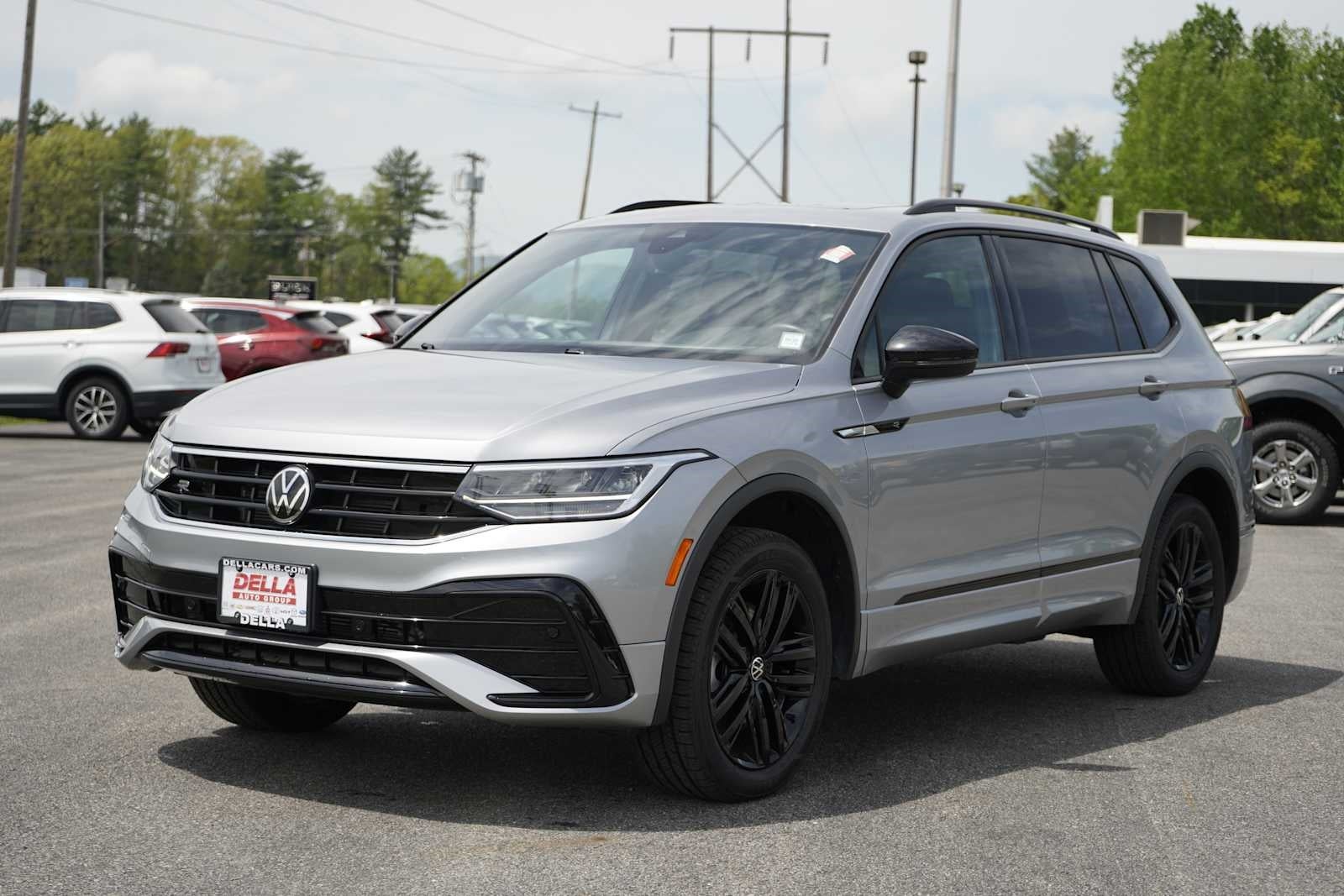 2022 Volkswagen Tiguan SE R-Line Black