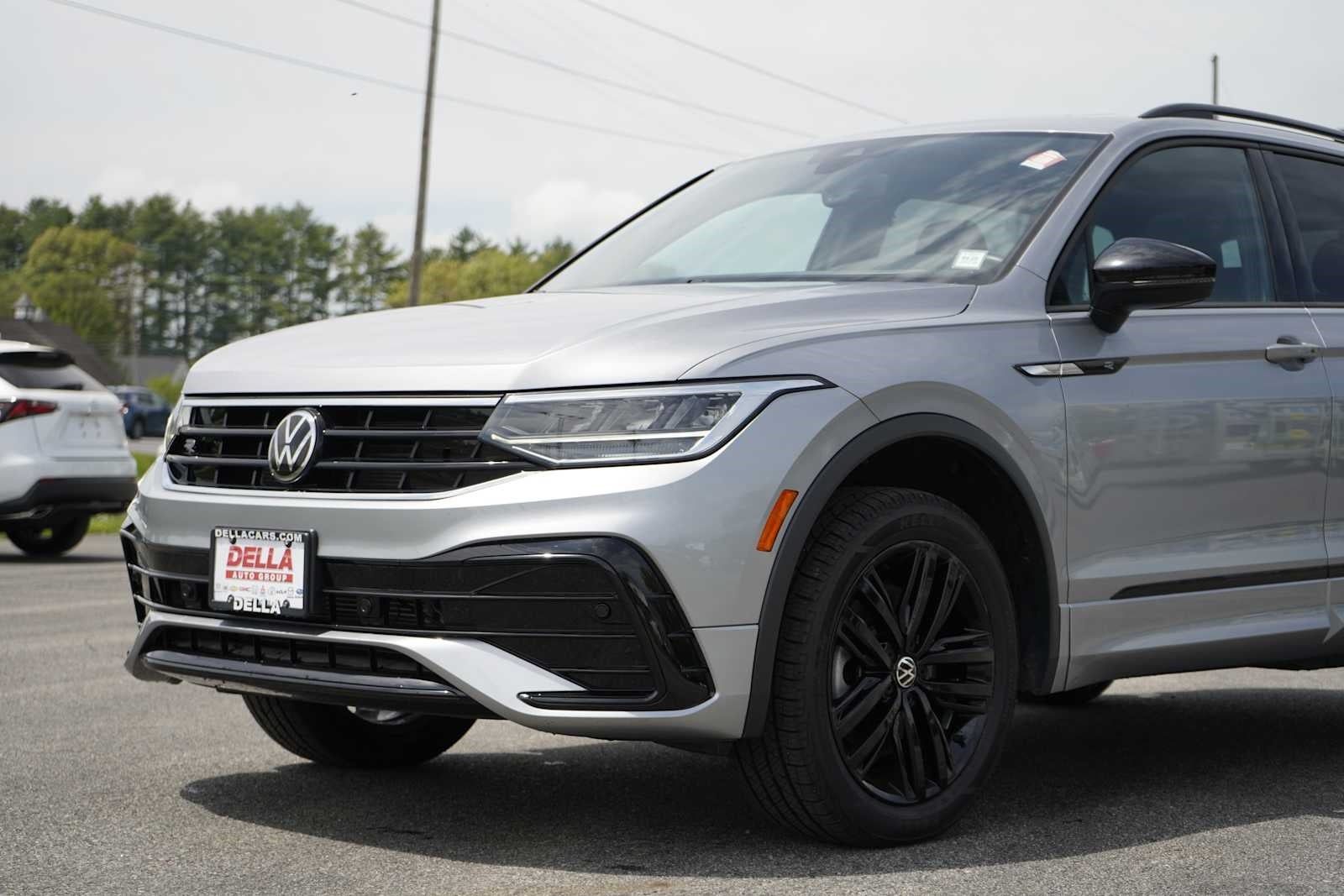 2022 Volkswagen Tiguan SE R-Line Black