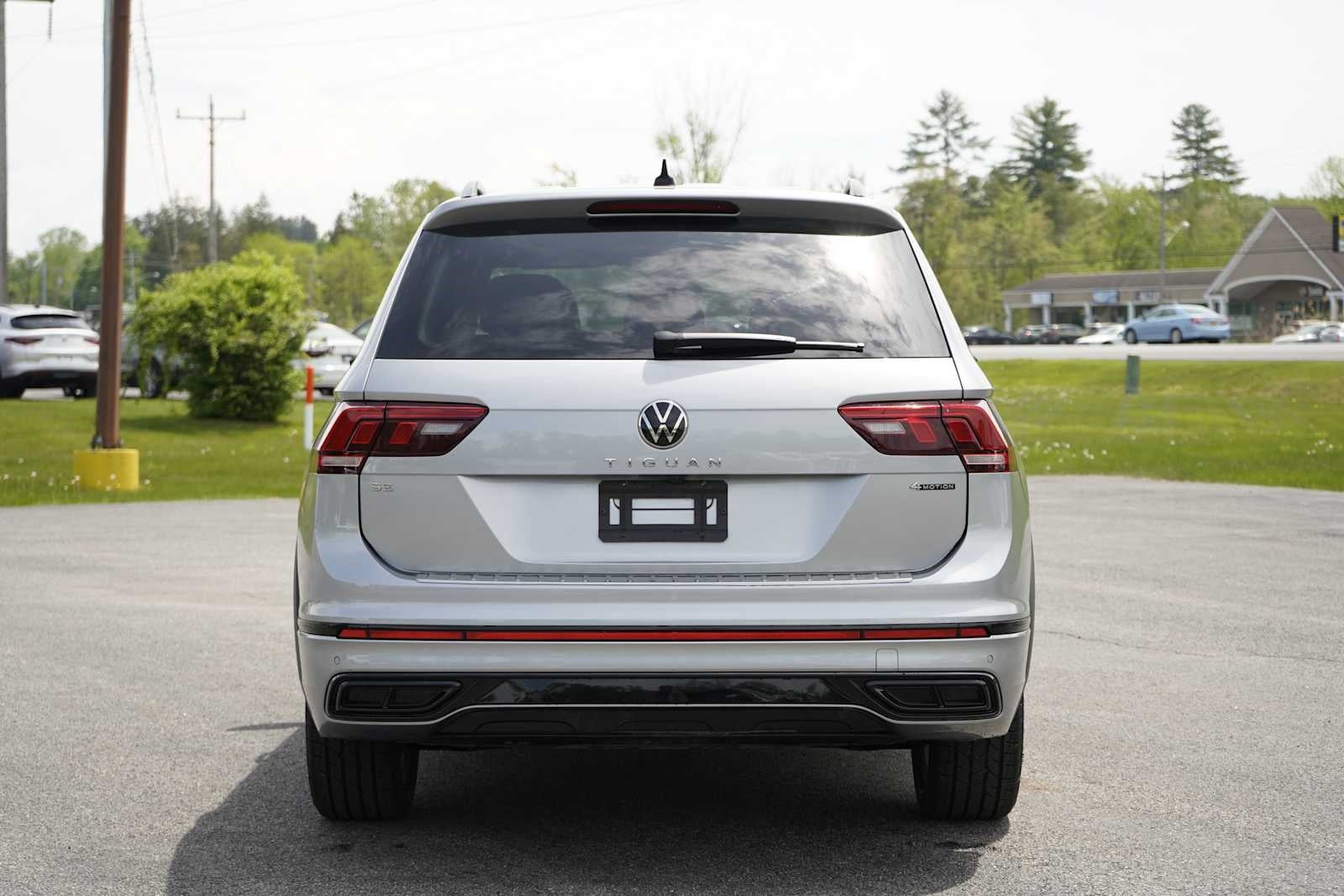 2022 Volkswagen Tiguan SE R-Line Black