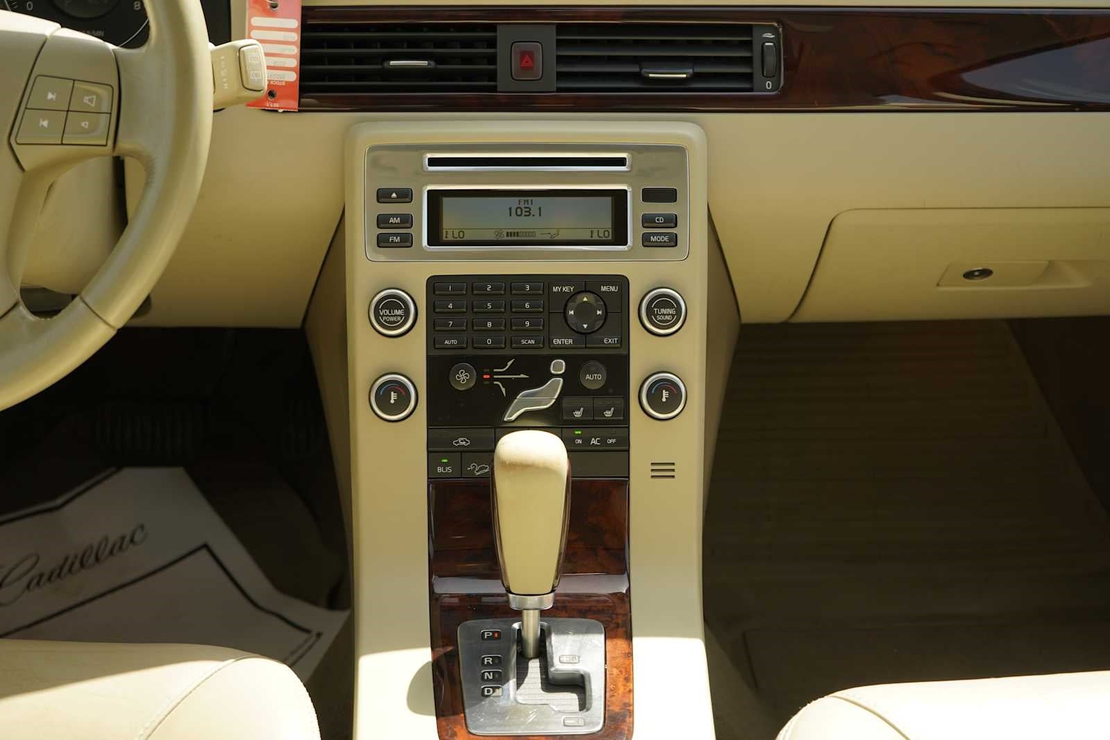 2008 Volvo XC70 Base