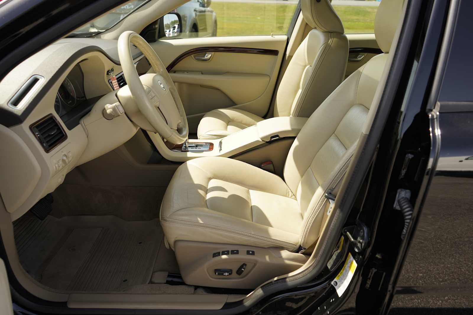 2008 Volvo XC70 Base