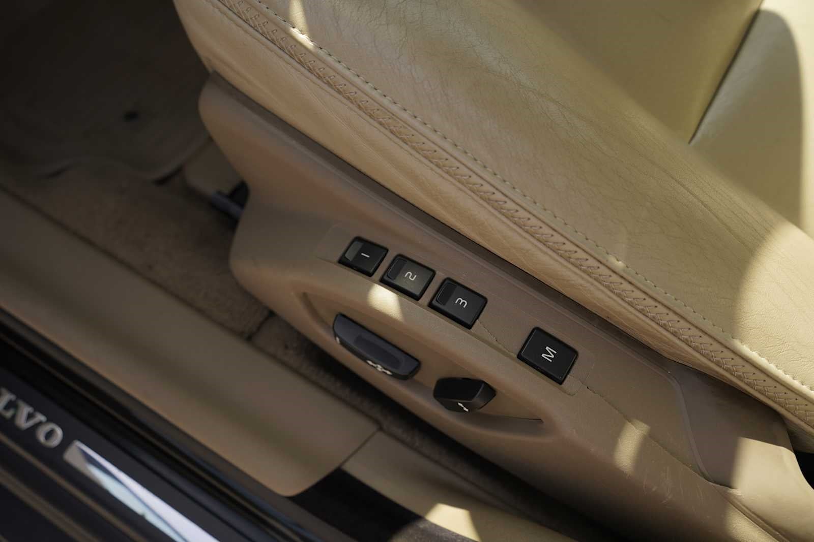 2008 Volvo XC70 Base