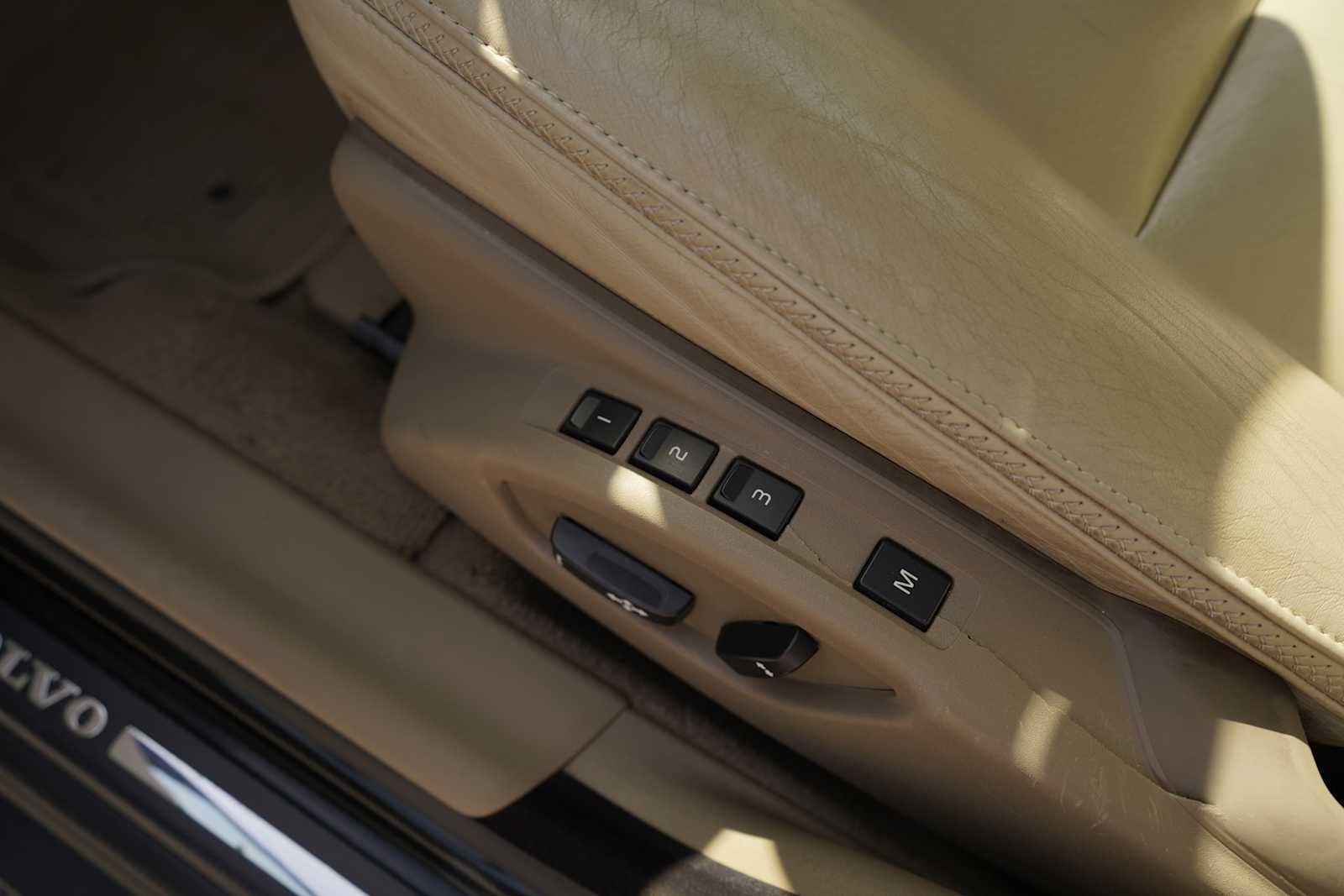 2008 Volvo XC70 Base