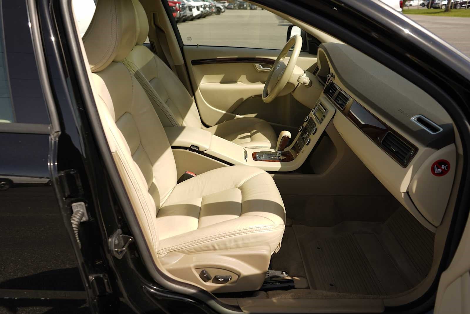 2008 Volvo XC70 Base