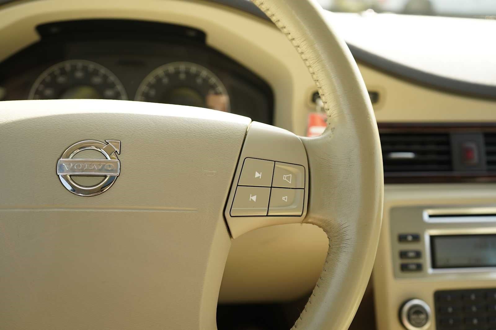 2008 Volvo XC70 Base