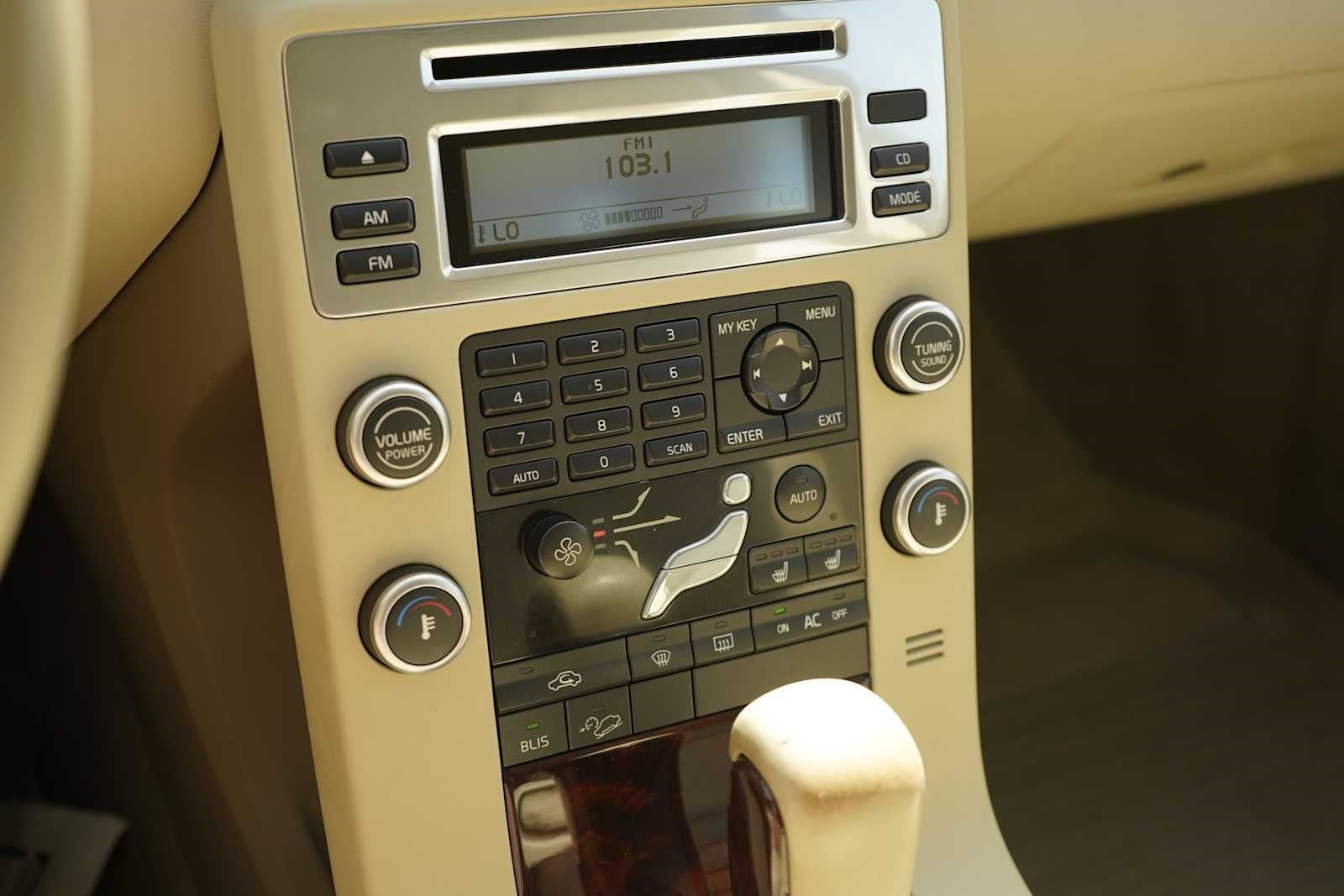 2008 Volvo XC70 Base