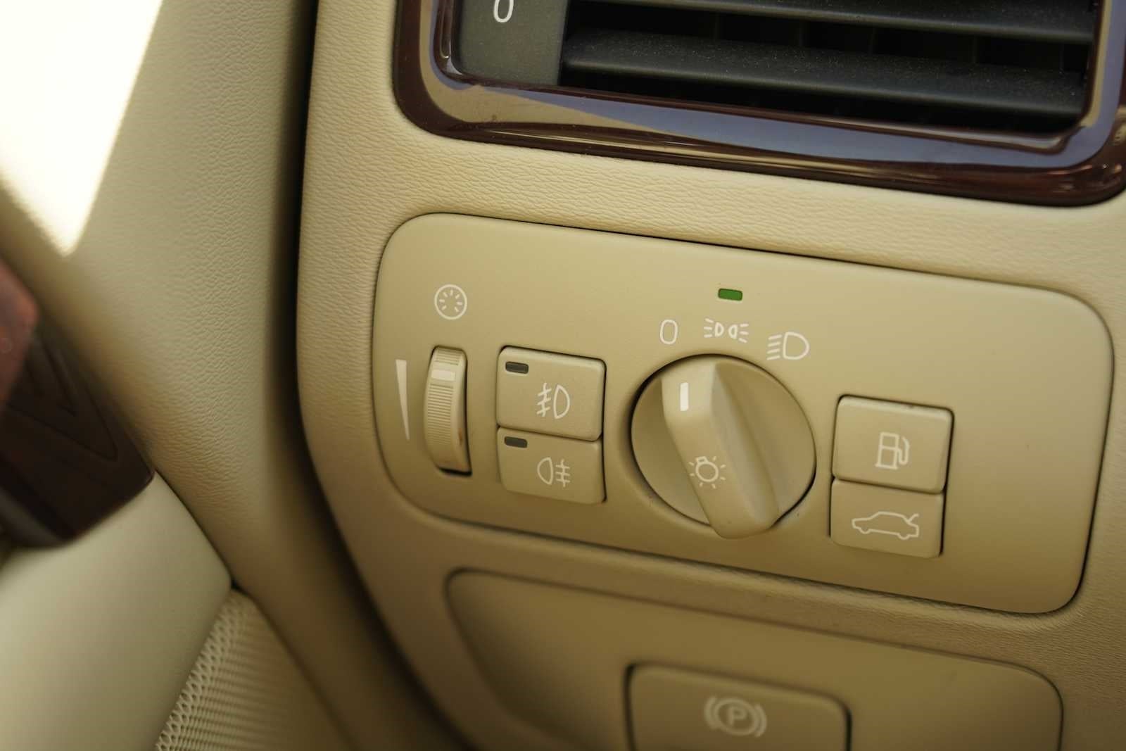 2008 Volvo XC70 Base