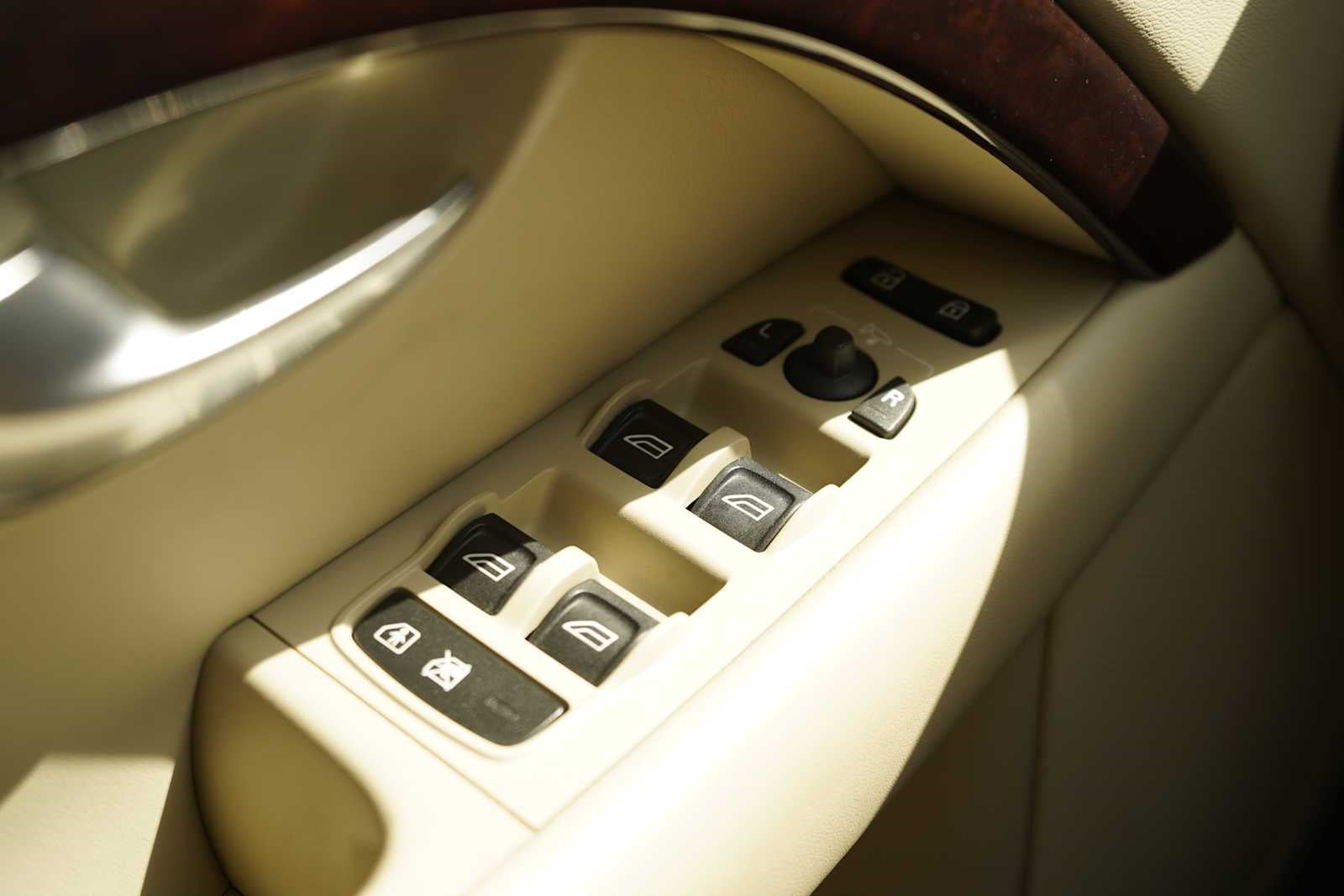 2008 Volvo XC70 Base