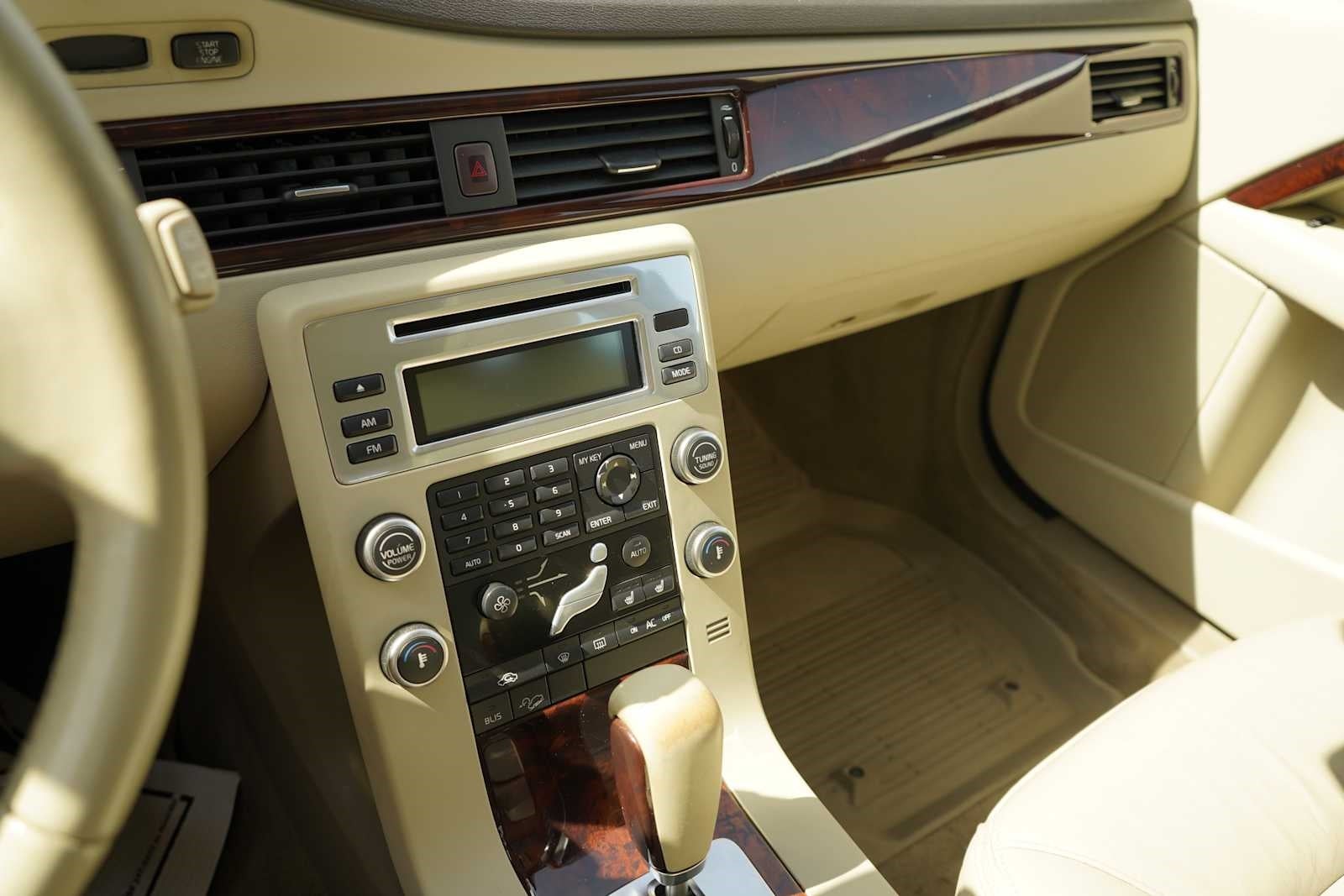 2008 Volvo XC70 Base