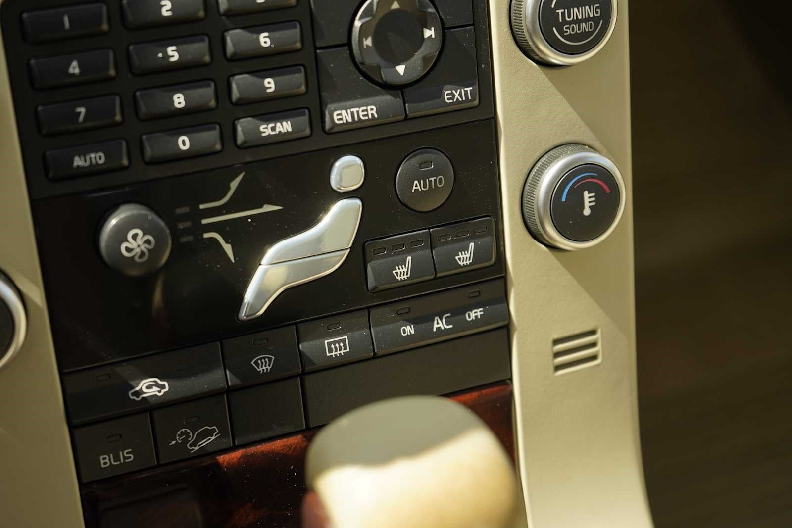 2008 Volvo XC70 Base