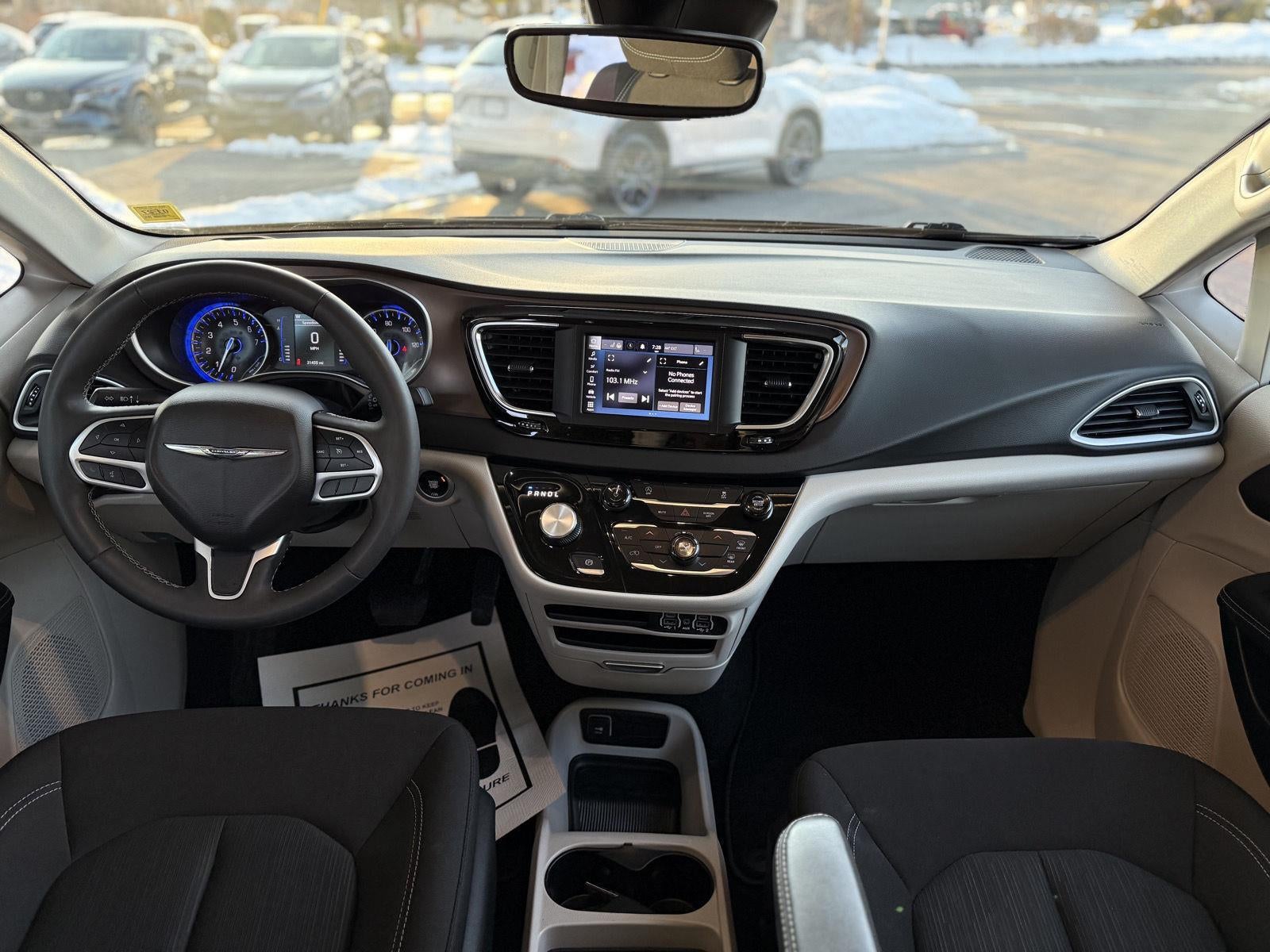 2024 Chrysler Voyager LX