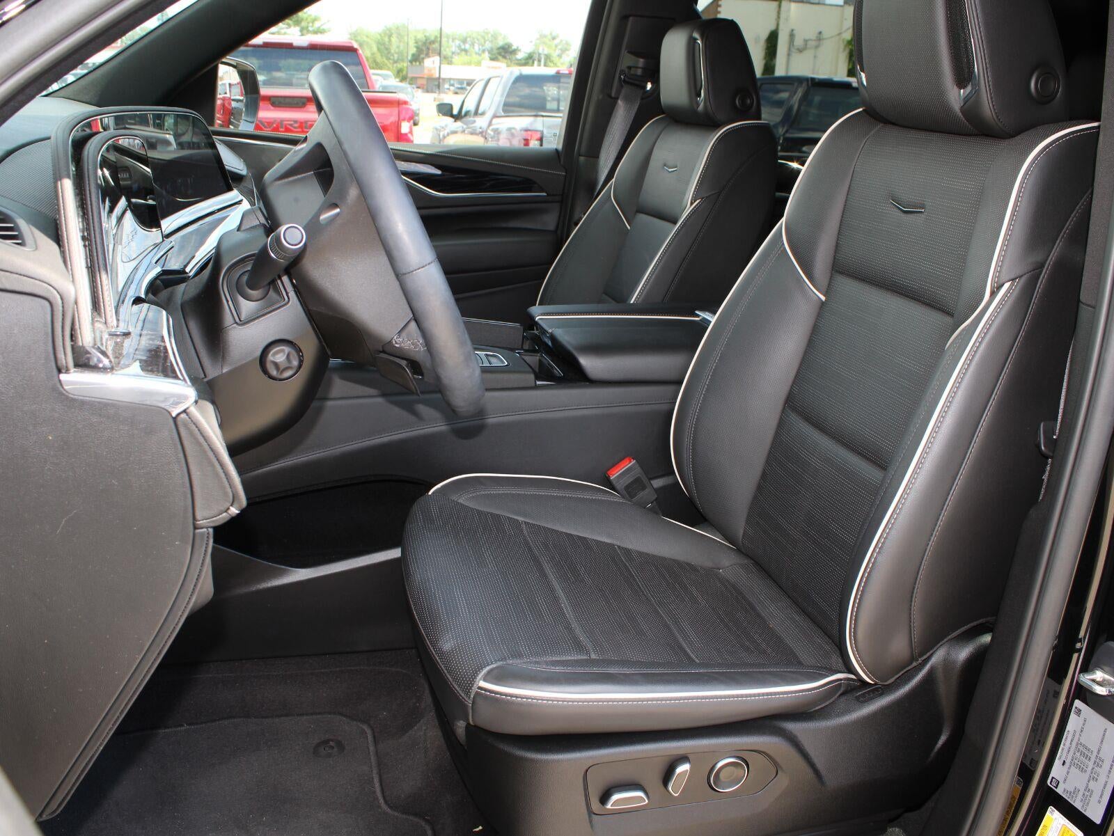 2023 Cadillac Escalade Sport