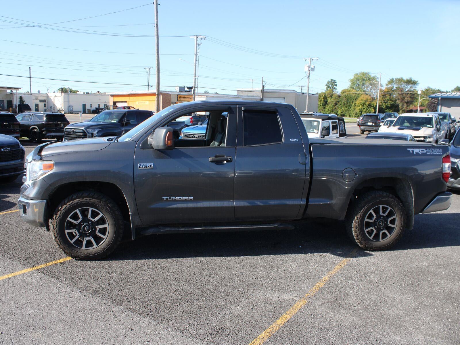 2017 Toyota Tundra SR5 5.7L V8